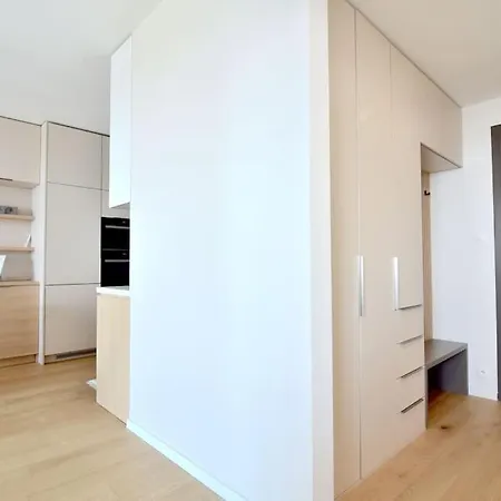 Downtown Charm With Free Parking Spot Appartement Bratislava