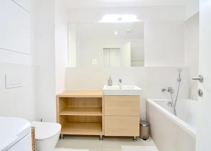 Downtown Charm With Free Parking Spot *