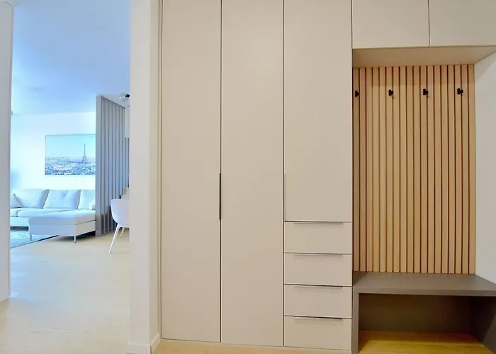 Downtown Charm With Free Parking Spot 브라티슬라바