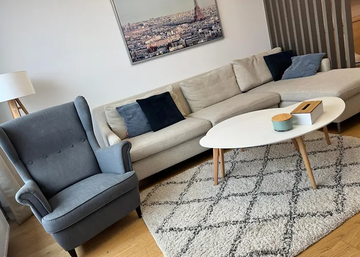 Downtown Charm With Free Parking Spot