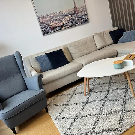 Downtown Charm With Free Parking Spot