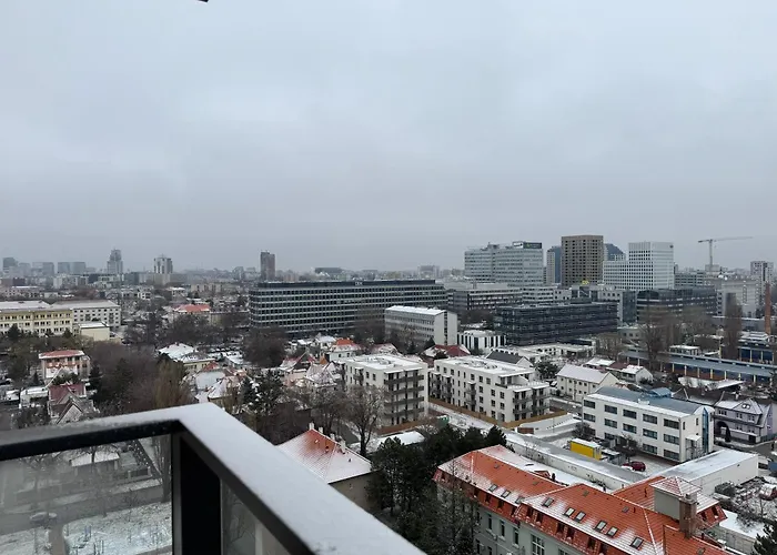 Downtown Charm With Free Parking Spot *